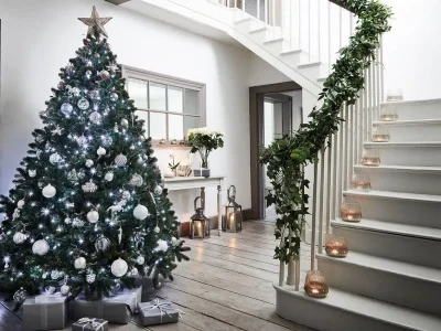 Elegant gold and white Christmas tree decorated by Infinite Festive Decor in a Dubai villa.