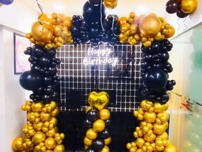 Ceiling-filling helium balloon decorations Dubai for indoor party venues