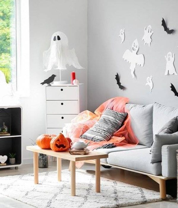 spooky halloween decoration Dubai home